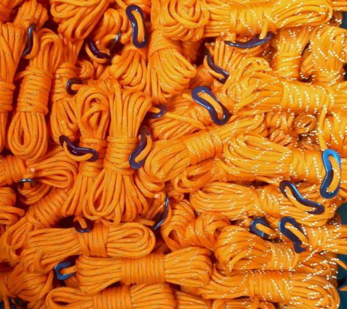 Νάυλον αντανακλαστική πυράκτωση σχοινιών 550lbs Guyline σκηνών στο σκοτεινό T&T 0